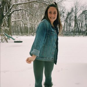 Meet your Posher, Issy